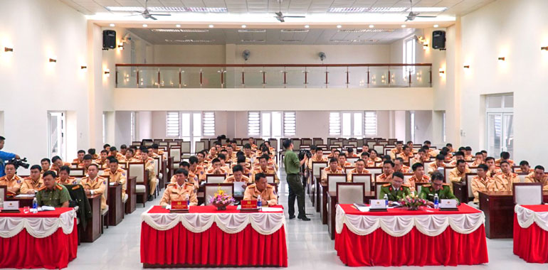 Lớp tập huấn được chia làm hai đợt với sự tham dự của cán bộ, chiến sỹ làm công tác điều tra, giải quyết tai nạn giao thông trên địa bàn toàn tỉnh.