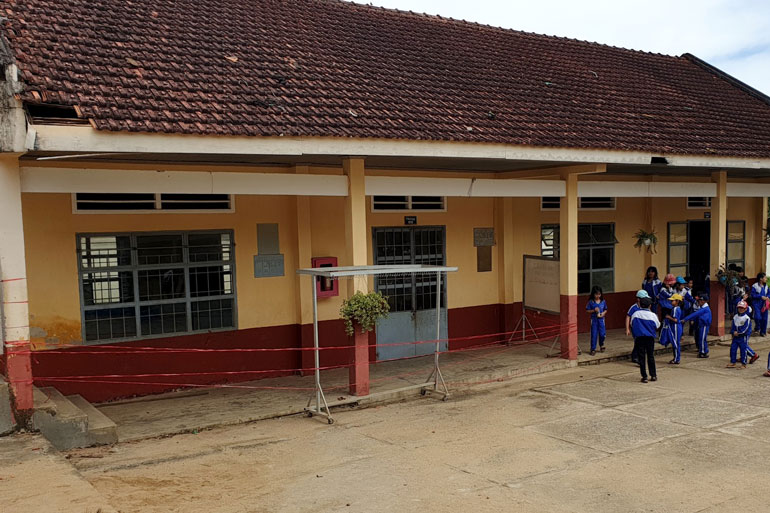 Bất an vì phòng học xuống cấp có nguy cơ đổ sập