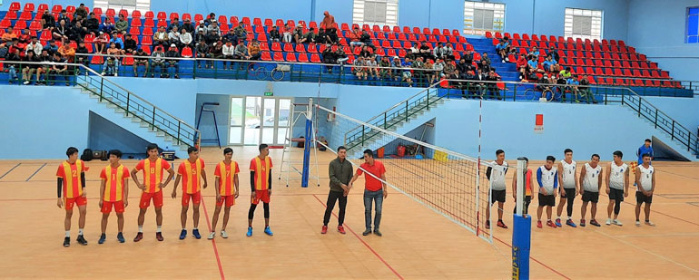 Các VĐV 2 đội chuẩn bị thi đấu