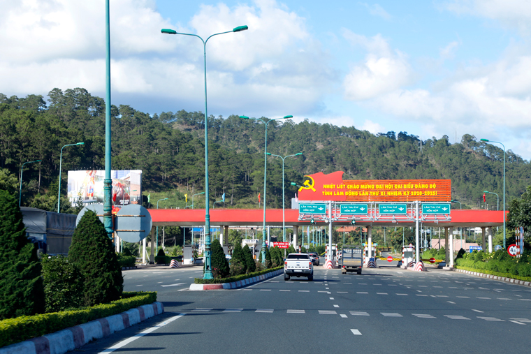 Đẩy nhanh tiến độ triển khai sử dụng dịch vụ thu phí đường bộ theo hình thức điện tử không dừng