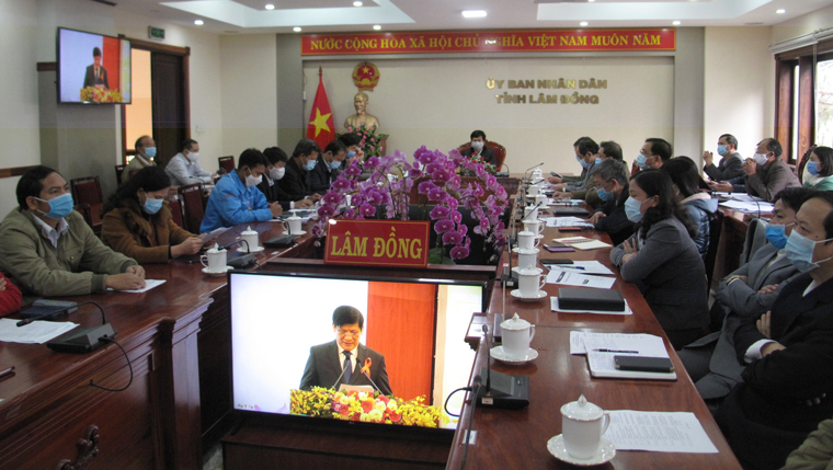 Thực hiện nghiêm 5K: "Khẩu trang - Khử khuẩn - Khoảng cách - Không tập trung - Khai báo y tế" để giữ an toàn trước đại dịch COVID-19