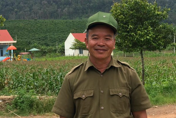 Ông trưởng thôn và niềm vui quê mới