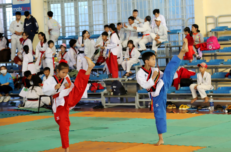 Các VĐV tham gia biểu diễn quyền đôi nam - nữ