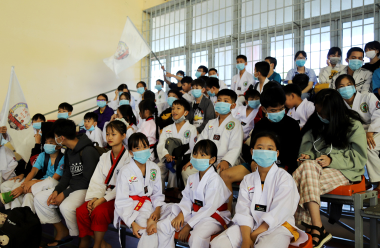 Tranh tài tại nội dung thi đấu đối kháng nam