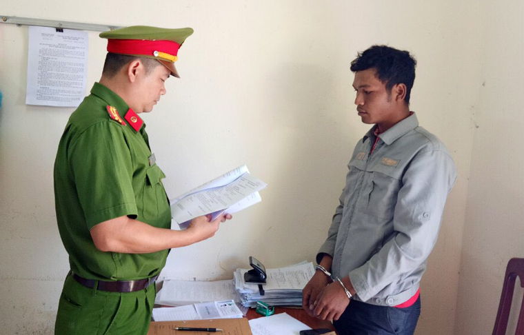 Khởi tố, bắt giam đối tượng phá rừng