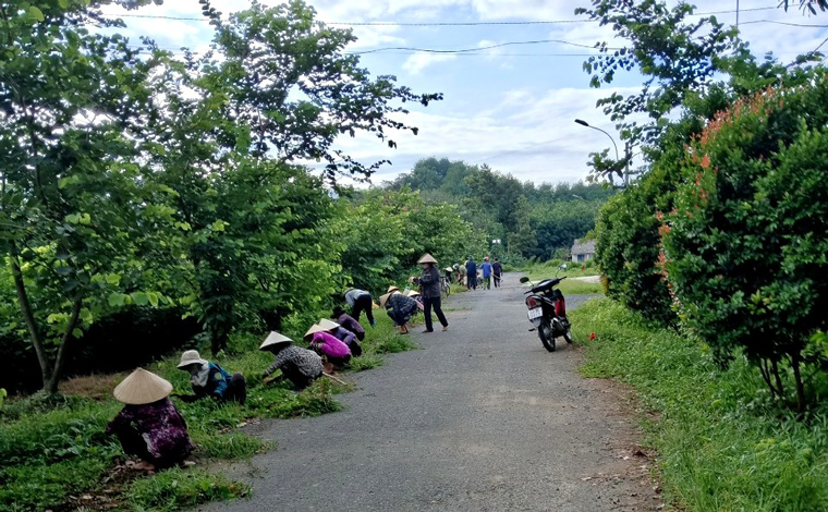 Đạ Tẻh ra quân Ngày toàn dân bảo vệ môi trường, tôn tạo cảnh quan
