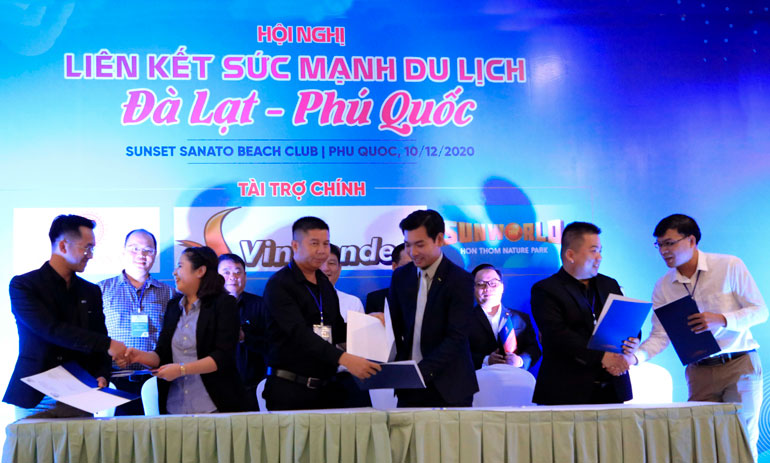 Các doanh nghiệp 2 địa phương ký kết biên bản hợp tác phát triển du lịch