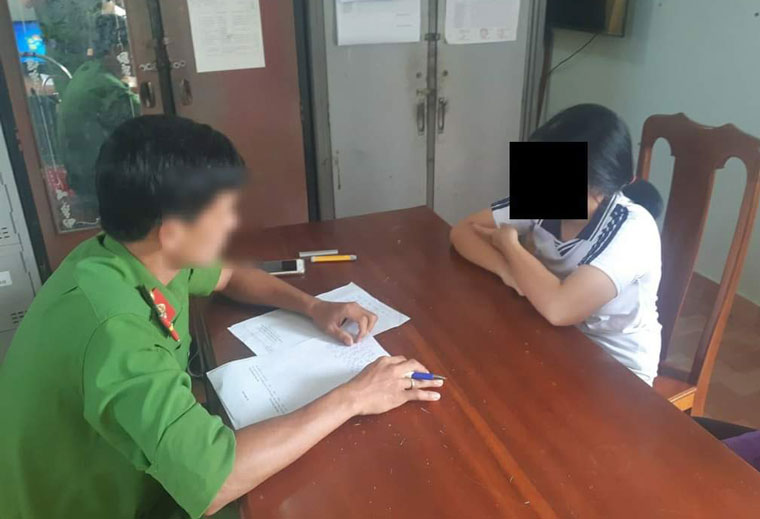 Cảnh báo tình trạng học sinh buôn bán và sử dụng thuốc lá điện tử