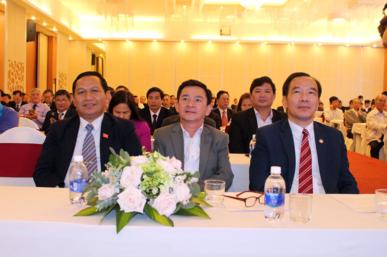 Các đại biểu dự mừng Lễ Thiên Chúa Giáng sinh