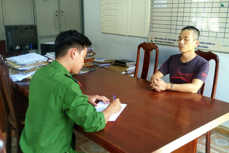 Xin đi nhờ xe, trộm cắp tiền của tài xế