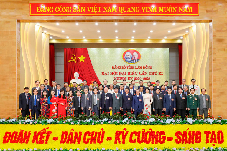Xây dựng, chỉnh đốn Đảng là nhân tố có ý nghĩa quyết định sự ổn định và phát triển