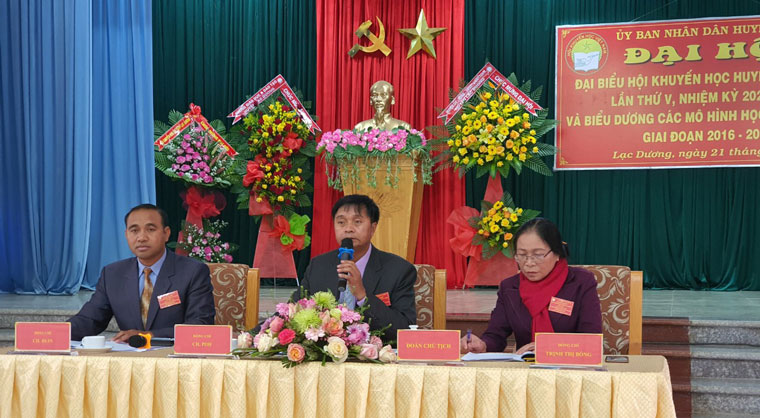 Đoàn chủ tịch điều hành đại hội