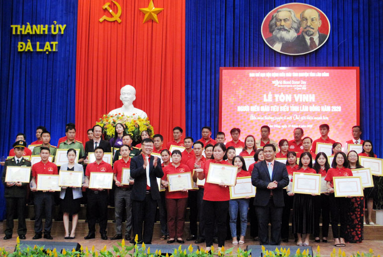 Đẩy mạnh phong trào hiến máu cứu người