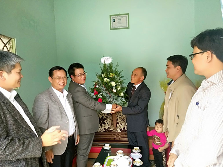 Đức Trọng thăm các cơ sở tôn giáo nhân dịp Giáng sinh