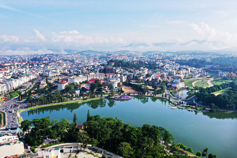 Phát triển văn hóa, con người Đà Lạt trở thành nguồn lực quan trọng để xây dựng và phát triển thành phố Đà Lạt ngày càng văn minh, thân thiện. Ảnh: Thụy Trang