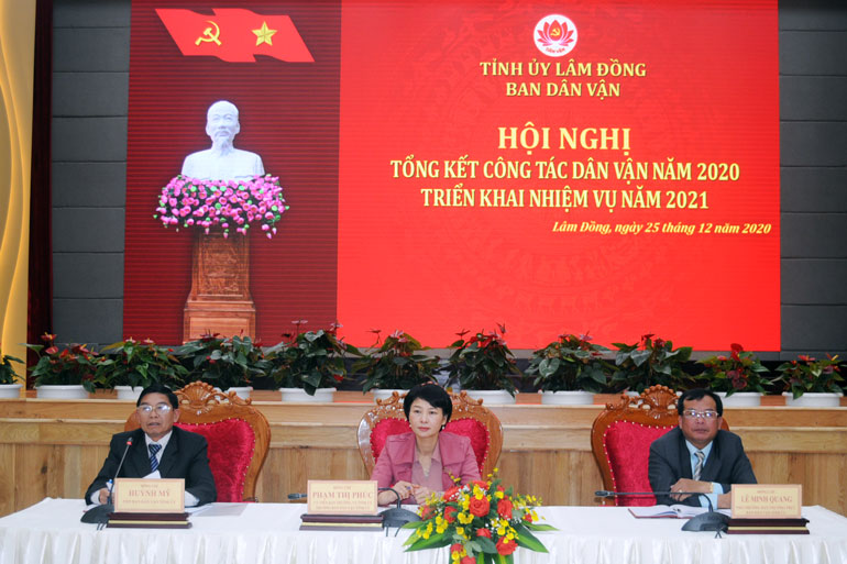 Các đồng chí chủ trì hội nghị