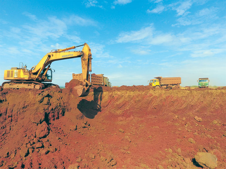 Khai thác quặng bauxite