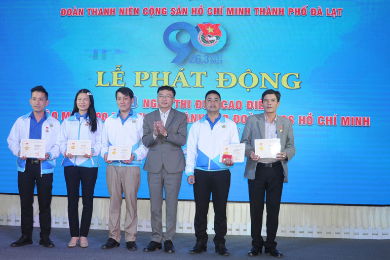 Nhiều hoạt động xung kích, tình nguyện có ý nghĩa