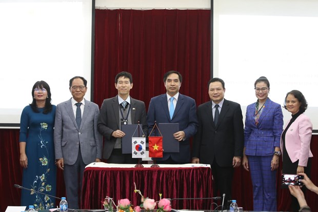 Lễ bàn giao cổng dịch vụ việc làm giữa đại diện Hàn Quốc và Việt Nam