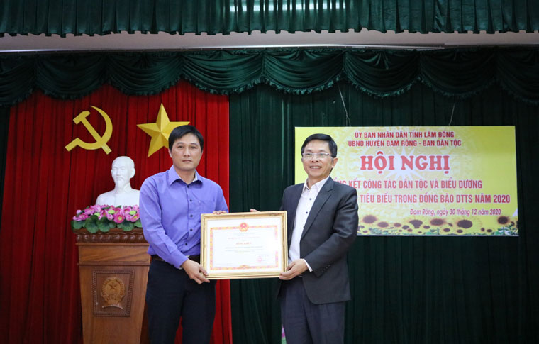 Tỉ lệ hộ nghèo đồng bào dân tộc thiểu số giảm còn 3,58%