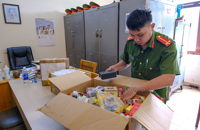 Tạm giữ hơn 100 sản phẩm thuốc lá điện tử không nguồn gốc