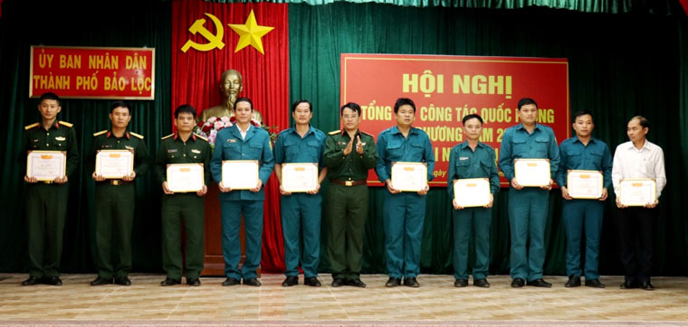 Các cá nhân nhận khen thưởng