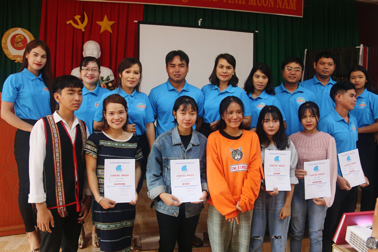 Trao giải thưởng cuộc thi hình ảnh đẹp về trang phục truyền thống
