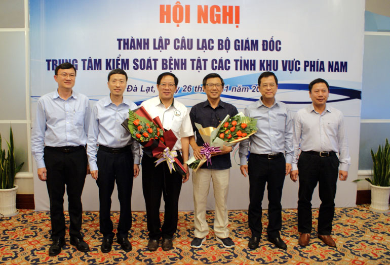Ra mắt Ban Chủ nhiệm CLB Giám đốc CDC các tỉnh phía Nam, BSCKII Nguyễn Quốc Minh - GĐ CDC Lâm Đồng (thứ ba từ trái sang) làm Phó Ban Chủ nhiệm CLB