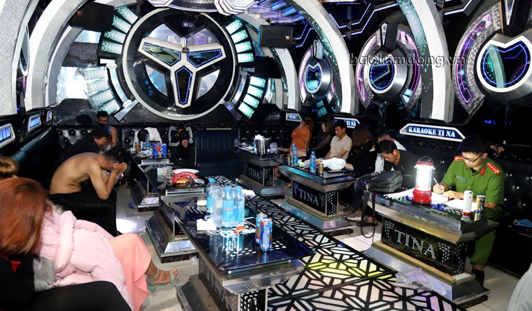 Đột kích quán karaoke ở Bảo Lộc, phát hiện 24 thanh niên phê ma túy