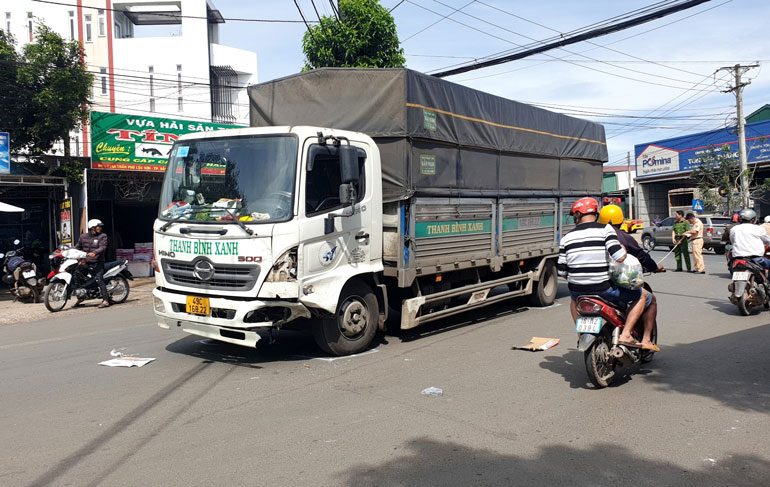 Xe tải vượt ẩu gây tai nạn liên hoàn, Quốc lộ 20 ách tắc nghiêm trọng