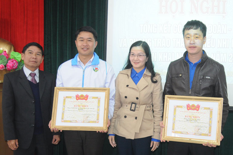 Trao bằng khen của Ban Chấp hành Trung ương Đoàn cho 2 tập thể thuộc Tỉnh Đoàn Lâm Đồng vì đã có thành tích xuất sắc trong công tác phòng chống dịch Covid-19 thời gian qua