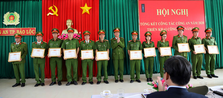 Các cá nhân nhận danh hiệu “Chiến sĩ thu đua cơ sở”