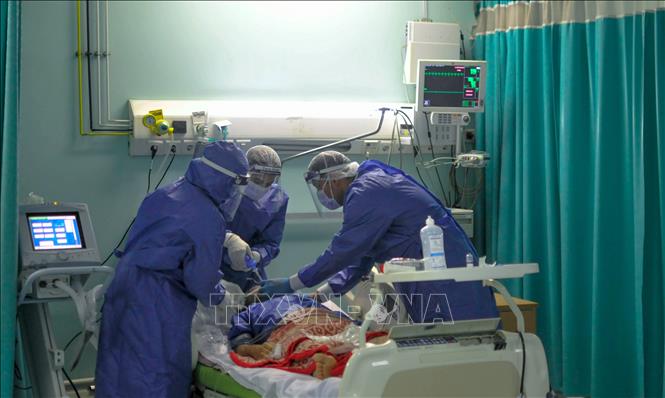 Điều trị cho bệnh nhân nhiễm COVID-19 tại Cairo, Ai Cập.