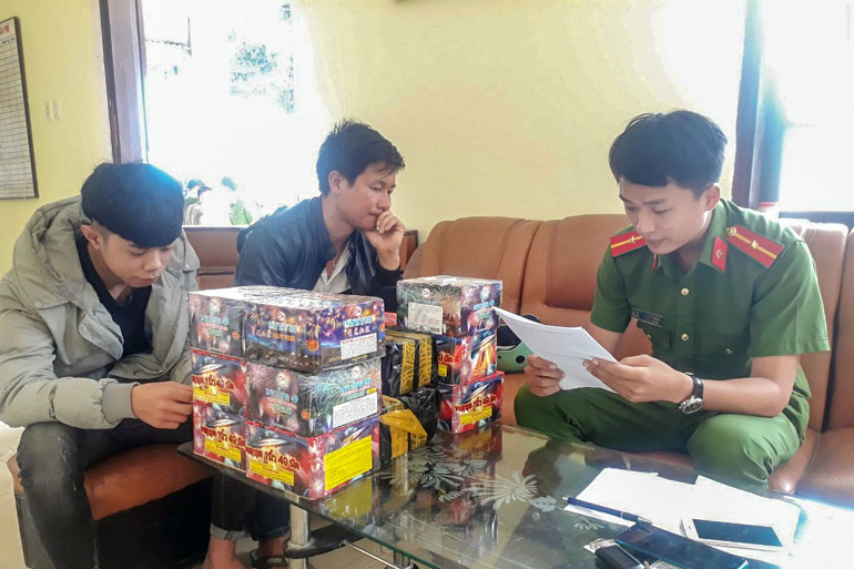 Buôn bán pháo nổ còn diễn biến phức tạp