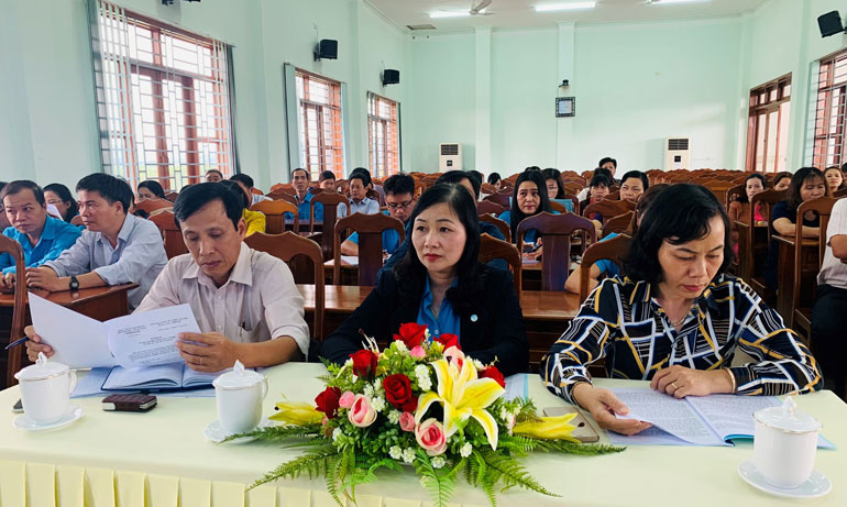 Ký cam kết thi đua thực hiện 10 hoạt động Công đoàn năm 2021
