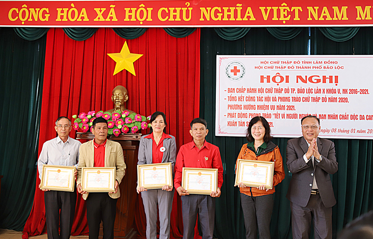 Các tập thể, cá nhân nhận khen thưởng của Hội CTĐ tỉnh Lâm Đồng