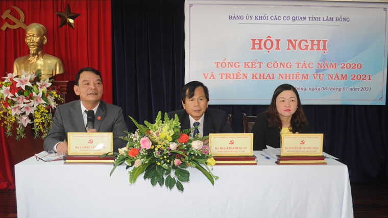 Các đồng chí chủ trì hội nghị