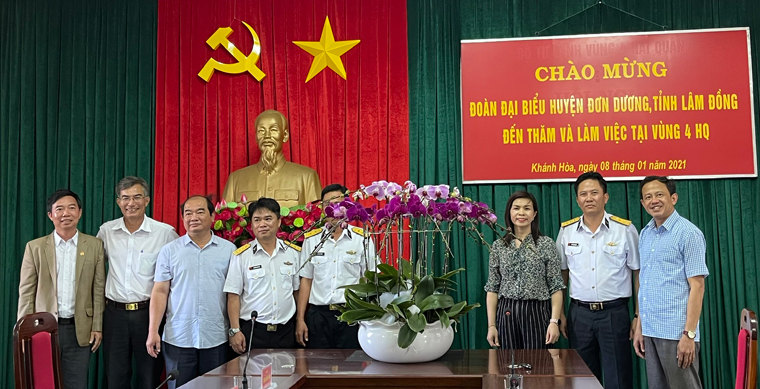 Đoàn tặng 4 tấn rau, củ, quả cho bộ đội đang đóng quân trên các điểm đảo thuộc quần đảo Trường Sa