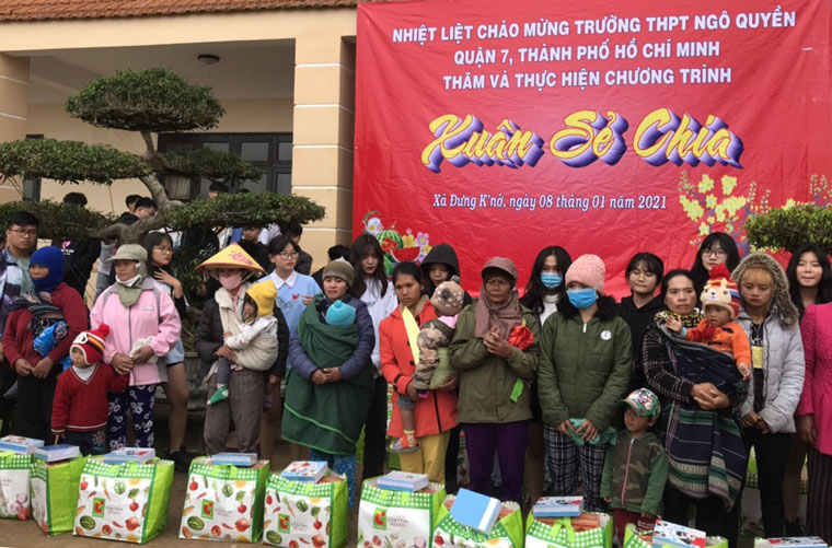 "Xuân sẻ chia" đến với đồng bào DTTS xã Đưng K'Nớ