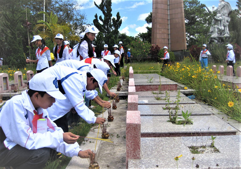 ''Truyền lửa'' truyền thống yêu nước cho thế hệ trẻ