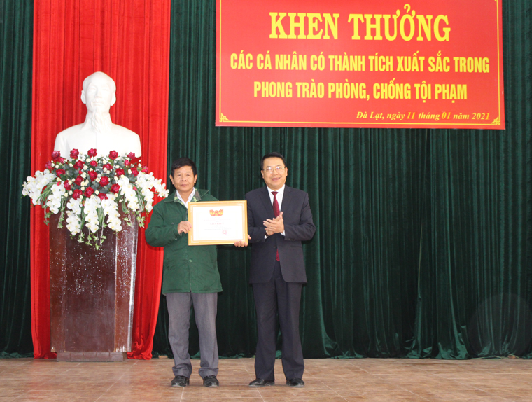 Khen thưởng người dân Đà Lạt  tham gia bắt cướp