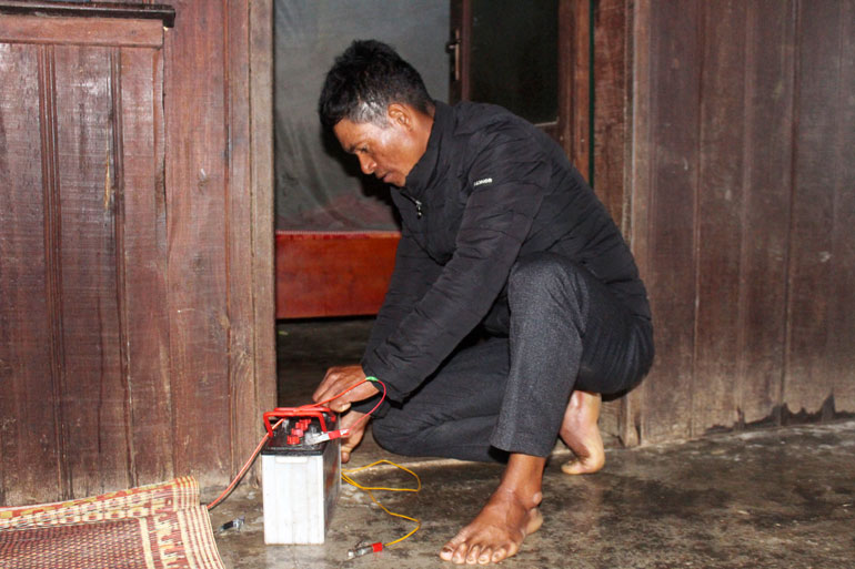 Người dân thôn Masara mòn mỏi chờ điện lưới