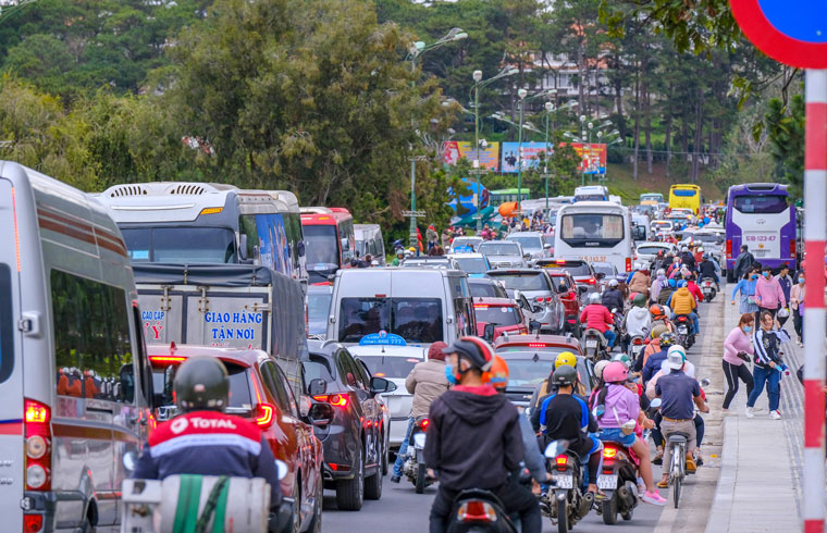 Thu hồi 23 phù hiệu phương tiện vi phạm tốc độ trên 100 lần