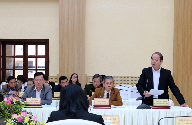 Ông Nguyễn Viết Vân - Giám đốc Sở Văn hoá, Thể thao và Du lịch nêu ý kiến về công tác phối hợp tuyên truyền trong lĩnh vực Văn hoá – Thể thao – Du lịch
