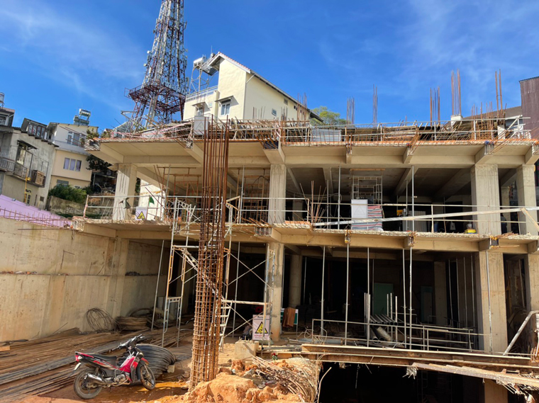 Đình chỉ công trình khách sạn thi công gây sụt lún