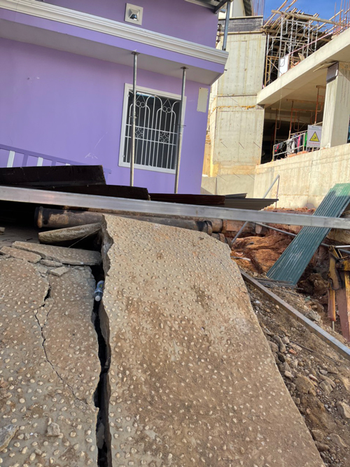 Thi công công trình khách sạn gây sụt lún, nứt toát các công trình nhà bên cạnh