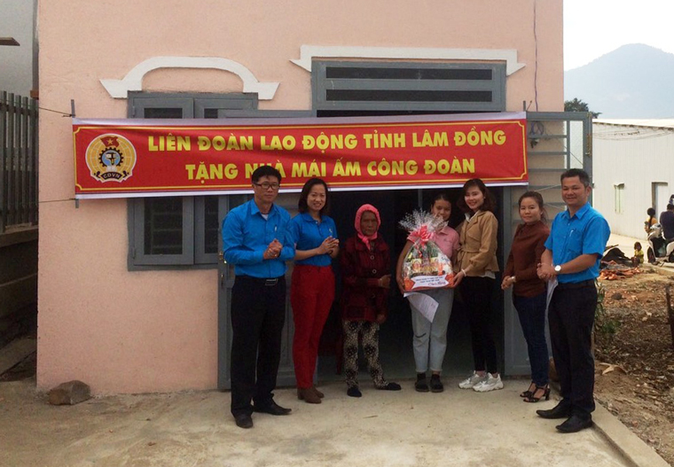 Trao tặng Mái ấm Công đoàn cho 3 công nhân, lao động nghèo