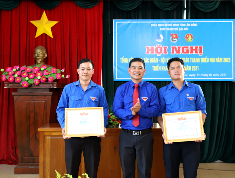 Các tập thể nhận bằng khen của Tỉnh Đoàn Lâm Đồng