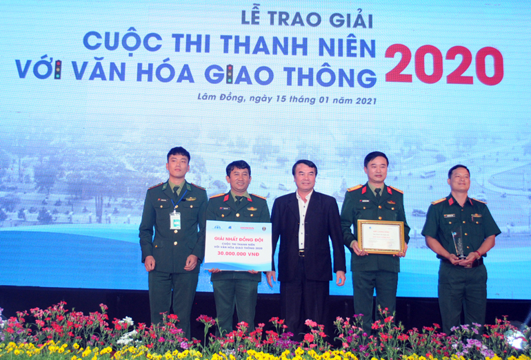 Trao giải cuộc thi "Thanh niên với Văn hóa giao thông"