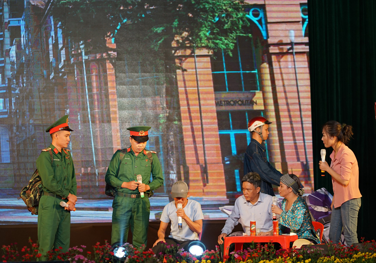 Phần thi tiểu phẩm tuyên truyền về an toàn giao thông tại cuộc thi